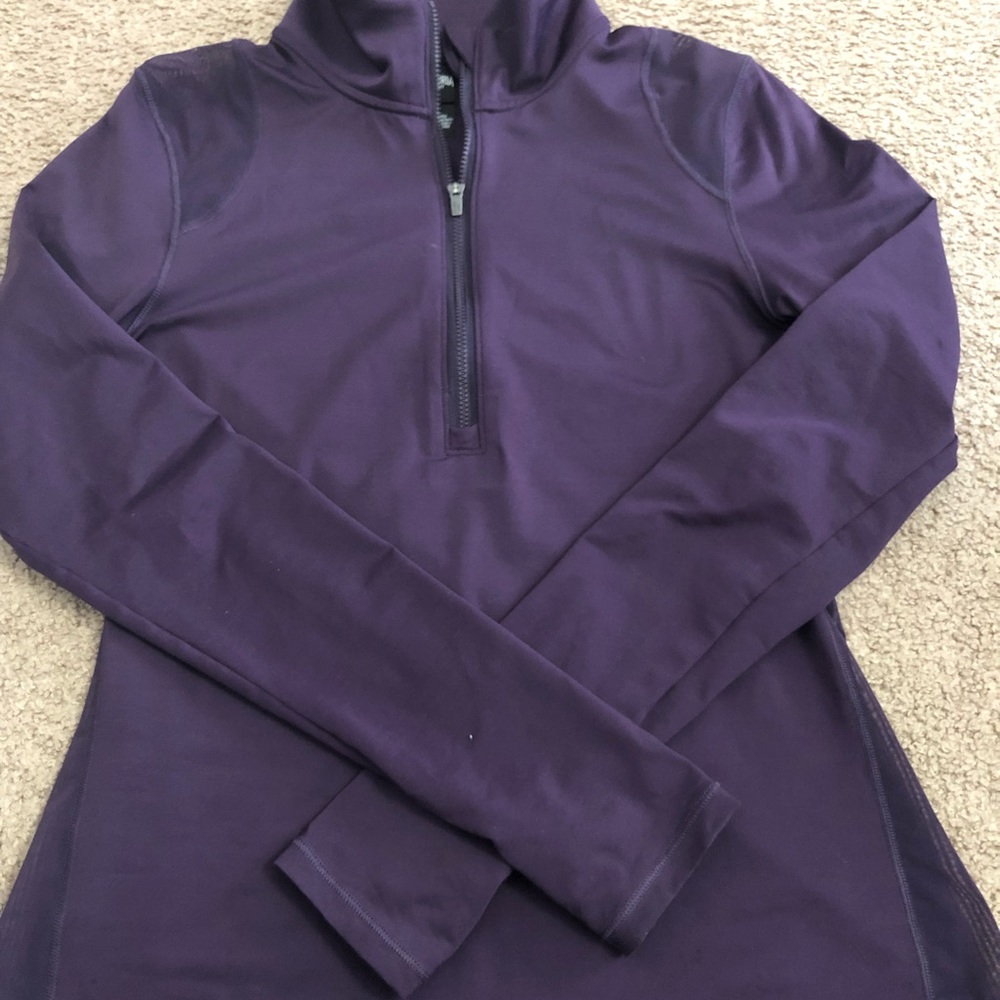 Victoria Sport half zip active top